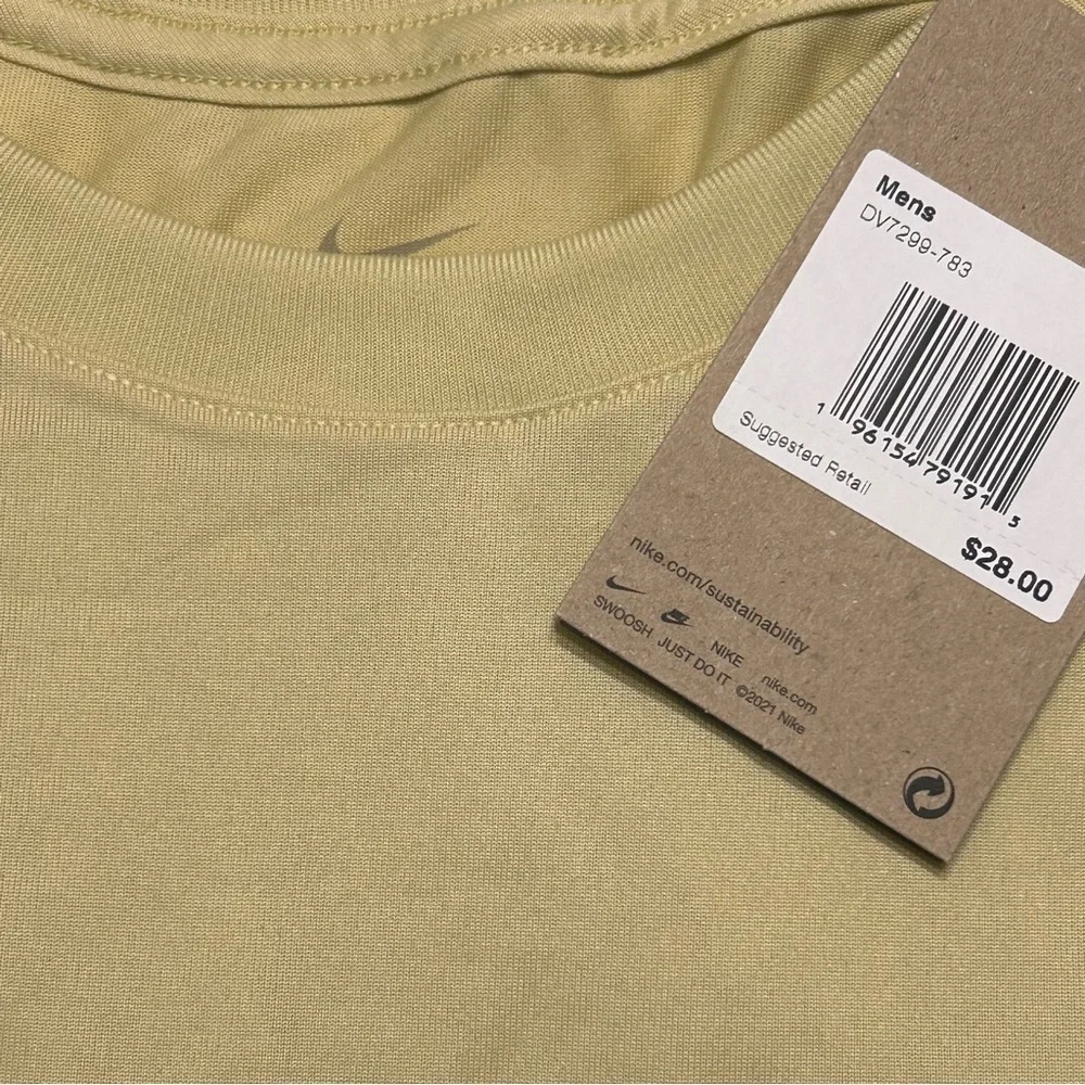 NIKE TEAM LEGEND SHORT SLEEVE CREW (STANDARD FIT) TEAM GOLD/COOL GREY NWT